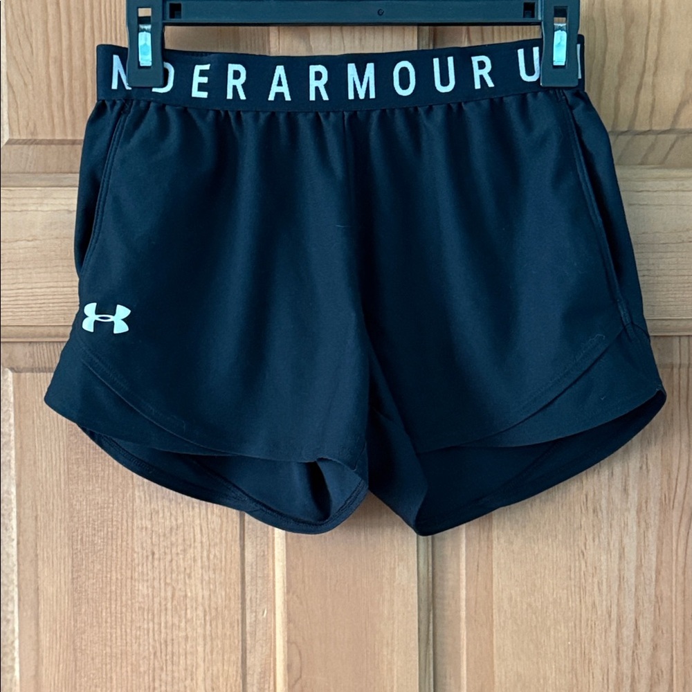 Under Armour Size Small Women's Black Athletic Shorts with Elastic Waist